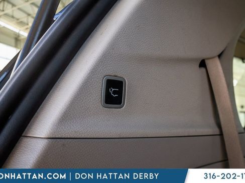 Used 2023 Chrysler Pacifica Limited FWD image 29