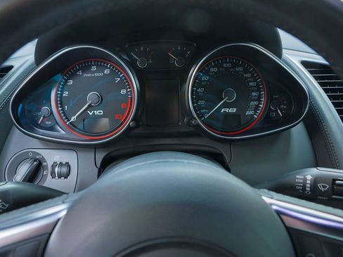 Used 2011 Audi R8 V10 image 72