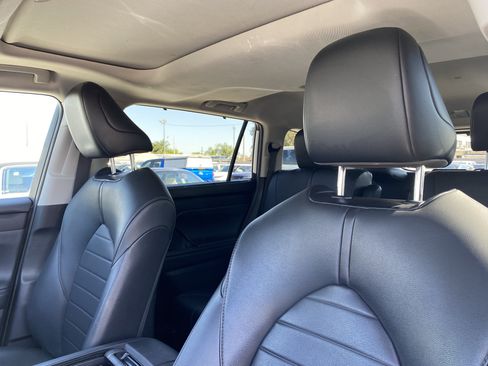 Used 2021 Toyota Highlander XLE FWD image 16