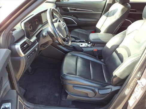 Used 2023 Kia Telluride LX image 11