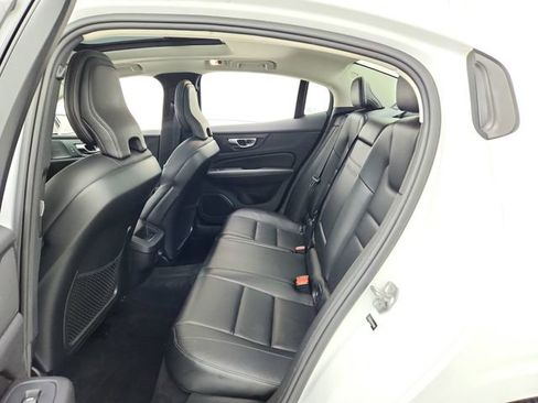 Used 2019 Volvo S60 T6 Momentum w/ Multimedia Package image 25