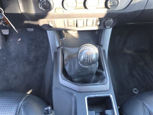 Used 2019 Toyota Tacoma Limited image 25