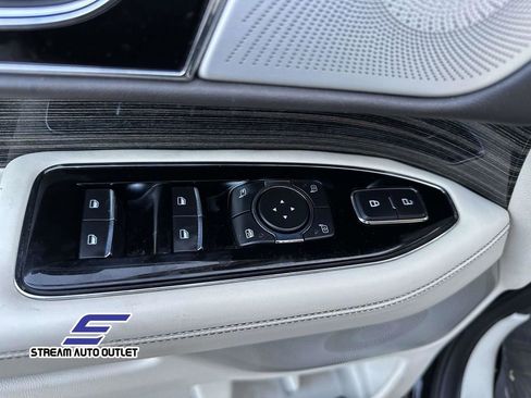 Used 2021 Lincoln Navigator Black Label w/ Cargo Convenience Package image 19