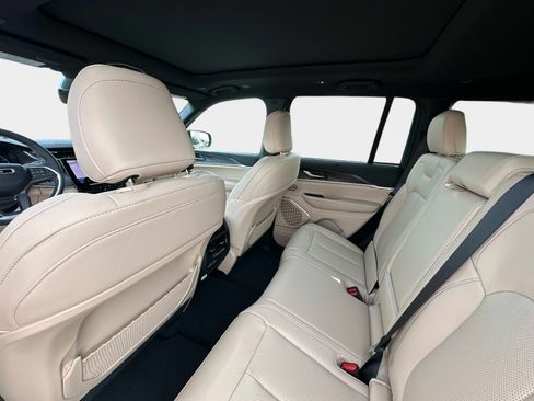 New 2025 Jeep Grand Cherokee Limited w/ Luxury Tech Group II AWD/4WD image 19