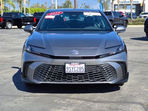 Used 2025 Toyota Camry SE image 2