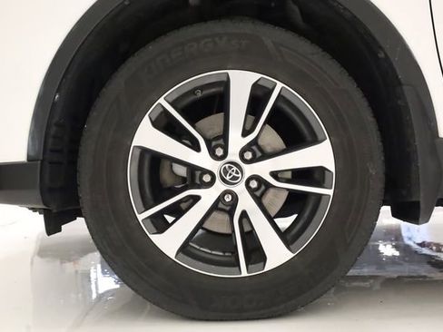 Used 2018 Toyota RAV4 XLE AWD/4WD image 8