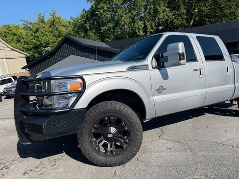 Used 2014 Ford F250 Lariat w/ Lariat Interior Package image 47