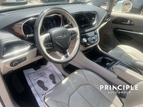 Used 2021 Chrysler Pacifica Limited w/ Premium & Safety Sphere Group AWD/4WD image 15