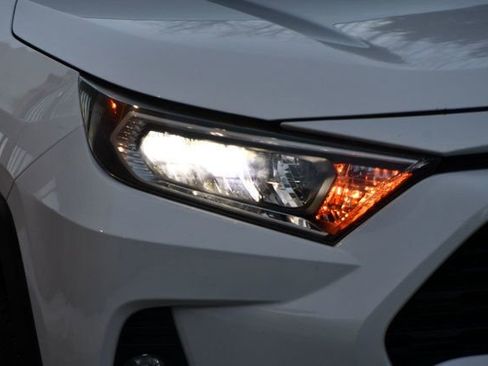 Used 2019 Toyota RAV4 XLE w/ Convenience Package image 8