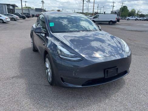 Used 2021 Tesla Model Y Long Range image 2
