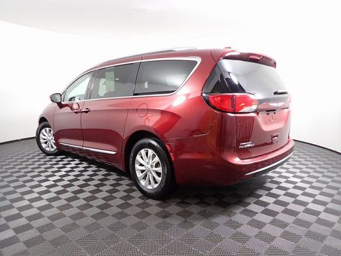 Used 2019 Chrysler Pacifica Touring-L image 11
