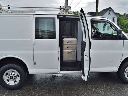 Used 2019 GMC Savana 2500 image 18