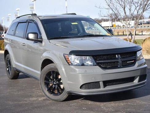 Used 2020 Dodge Journey SE w/ Blacktop Package image 2