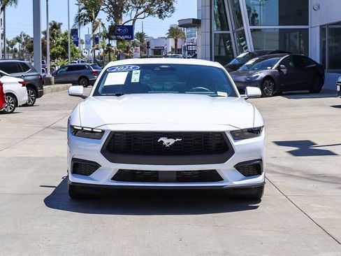 Used 2025 Ford Mustang Coupe RWD image 2