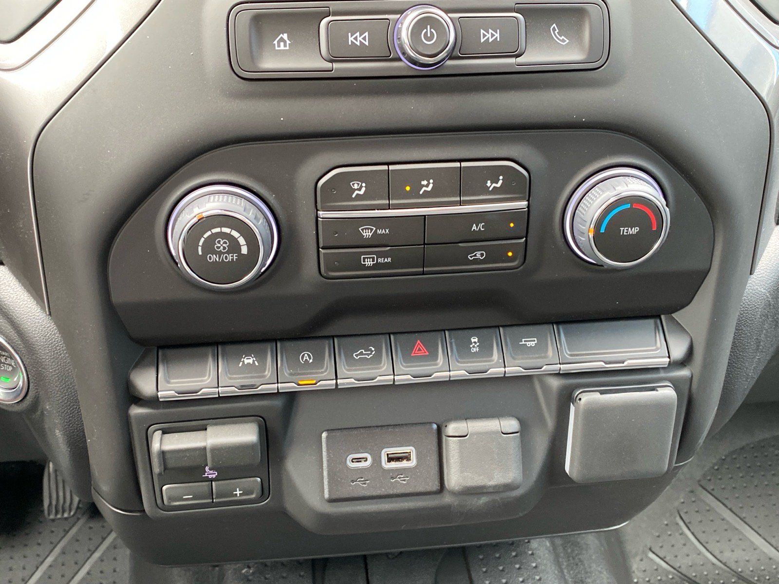 Used 2026 Chevrolet Silverado 1500 Custom w/ Turbomax Blackout Package RWD image 8