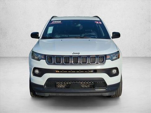 Used 2023 Jeep Compass Latitude AWD/4WD image 2