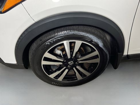 Used 2019 Nissan Kicks SR w/ SR Premium Package image 14