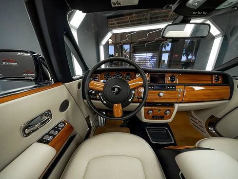 Used 2010 Rolls-Royce Phantom Drophead Coupe RWD image 2