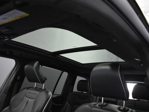 Used 2022 Jeep Grand Cherokee Summit AWD/4WD image 18
