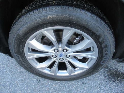 Used 2023 Ford Explorer XLT w/ Equipment Group 202A image 12