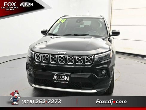Used 2024 Jeep Compass Limited AWD/4WD image 3