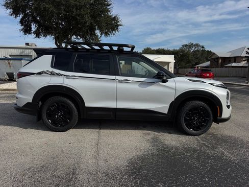 New 2026 Mitsubishi Outlander AWD image 9