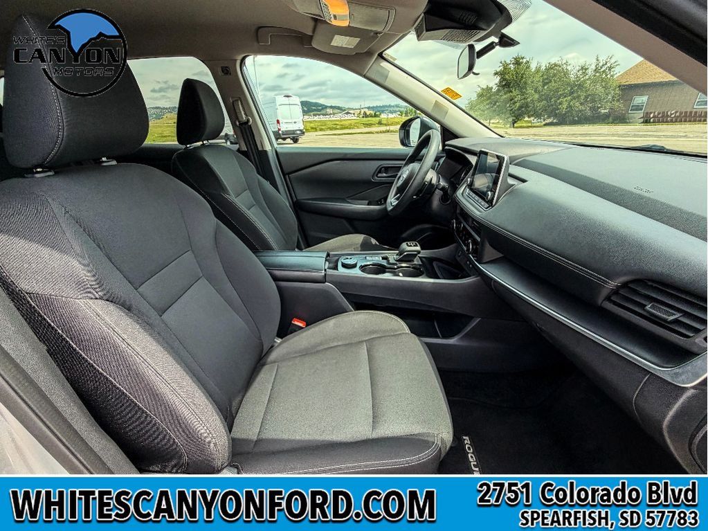 Used 2024 Nissan Rogue S AWD/4WD image 13