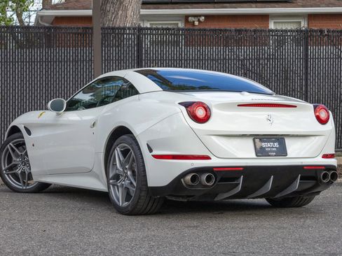 Used 2016 Ferrari California T RWD image 33