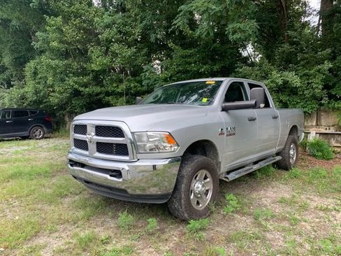 Used 2017 RAM 3500 Tradesman w/ Chrome Appearance Group AWD/4WD image 4