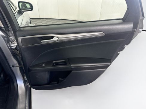 Used 2020 Ford Fusion SE FWD image 30