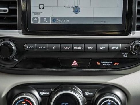 Used 2021 Hyundai Venue SEL w/ Premium Package image 19