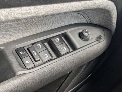 Used 2024 Jeep Compass Latitude AWD/4WD image 23