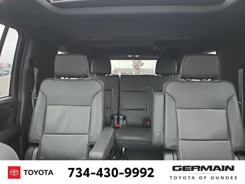 Used 2022 Chevrolet Suburban LT w/ LT Signature Package image 14