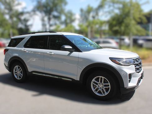 Used 2025 Ford Explorer Active w/ Active Comfort Package RWD image 15