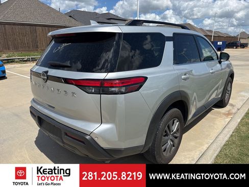 Used 2025 Nissan Pathfinder SV image 7