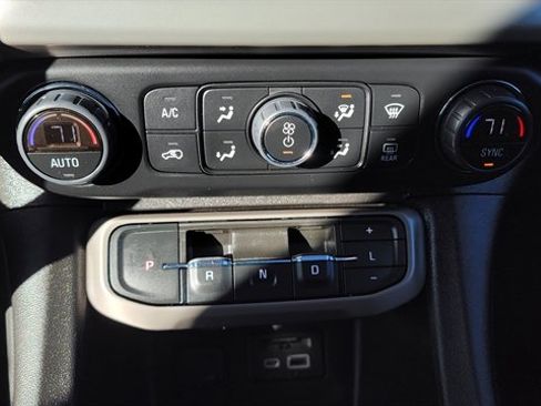 Used 2023 GMC Acadia Denali w/ Denali Ultimate Package image 31