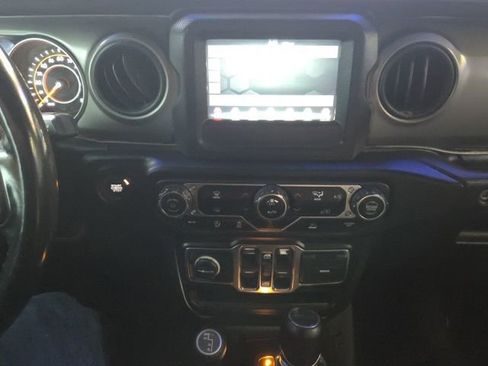 Used 2021 Jeep Gladiator Willys image 24