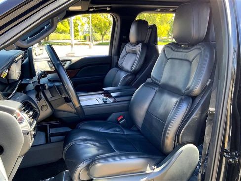Used 2023 Lincoln Navigator Reserve image 10