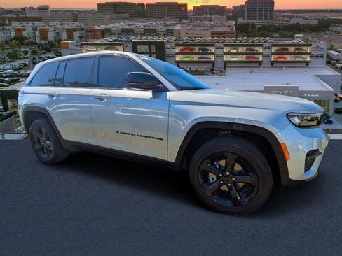 New 2025 Jeep Grand Cherokee Altitude RWD image 1