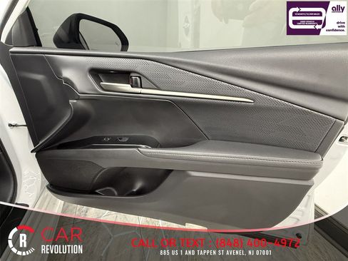 Used 2025 Toyota Camry XSE FWD image 31
