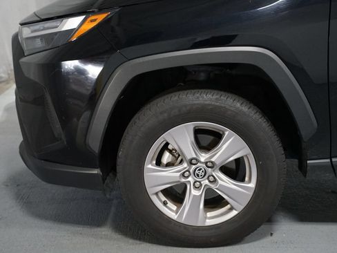 Used 2025 Toyota RAV4 XLE FWD image 5