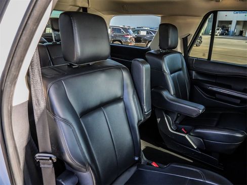 Used 2024 Ford Expedition XLT image 21