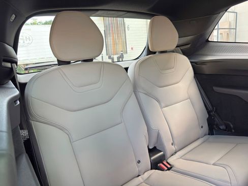 Used 2025 Volvo EX90 Ultra AWD/4WD image 39
