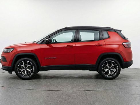 Used 2025 Jeep Compass Limited image 5