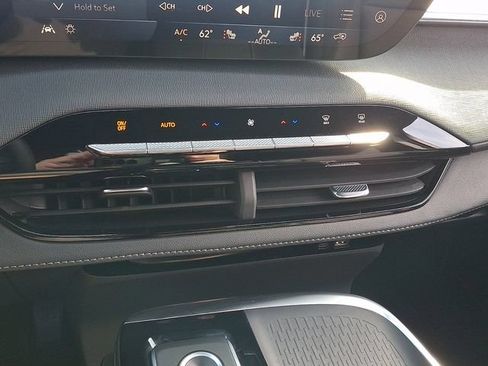 Used 2026 Buick Enclave Preferred AWD/4WD image 17