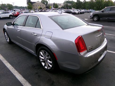 Used 2018 Chrysler 300 Limited image 5