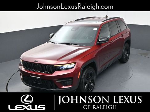 Used 2022 Jeep Grand Cherokee Altitude image 24