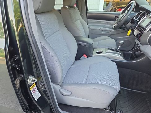 Used 2014 Toyota Tacoma 4x4 Double Cab w/ TRD Sport Package image 11