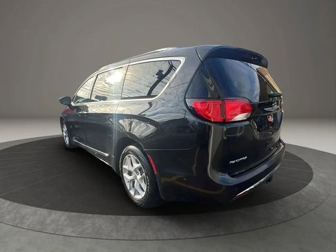 Used 2019 Chrysler Pacifica Touring-L Plus image 6