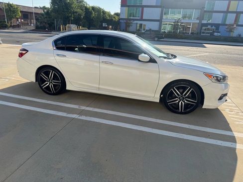 Used 2016 Honda Accord Sport image 5